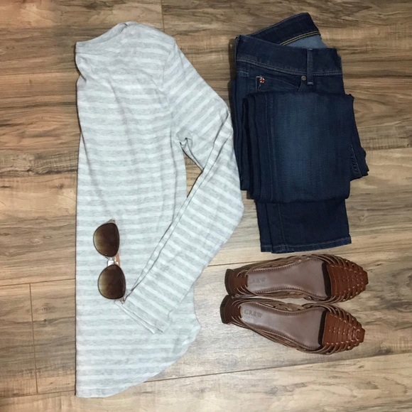 LOFT Tops - LOFT Soft Grey Long Sleeve Striped Tee Size XS 🍁